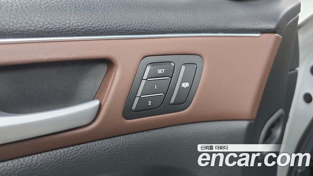 Hyundai Genesis 2012 — photo 28