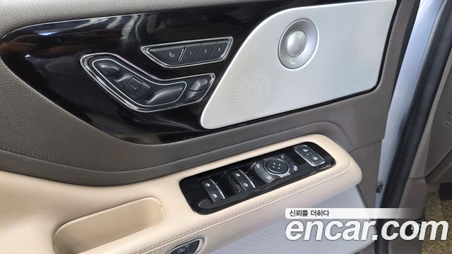 Lincoln Aviator 2021 — photo 28