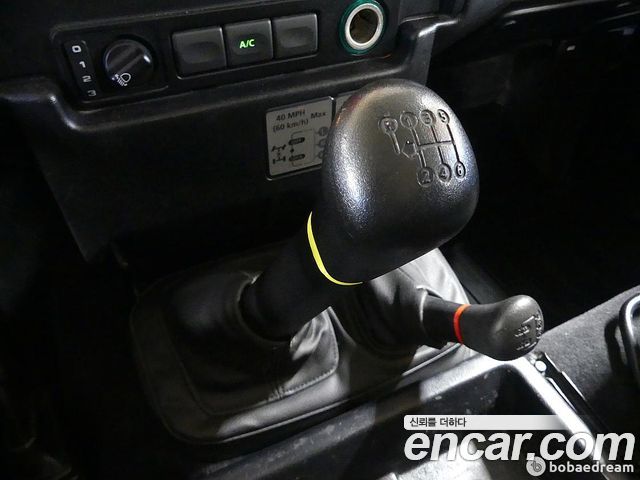 Land Rover Defender 2012 — photo 9