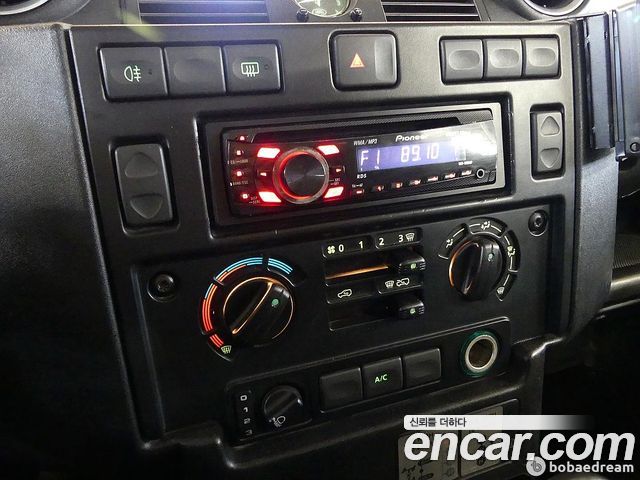 Land Rover Defender 2012 — photo 11