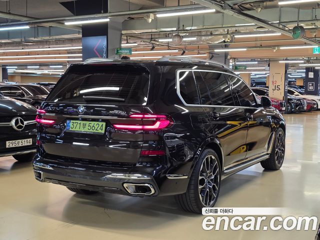 BMW X7 2026 — photo 2