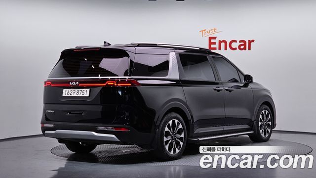Kia Canival 2023 — photo 2