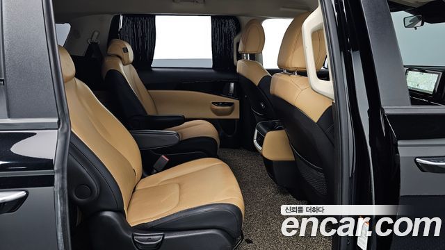 Kia Canival 2023 — photo 12