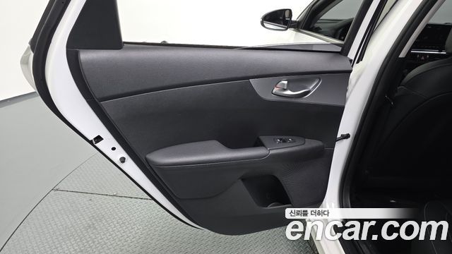 Kia K3 2022 — photo 15
