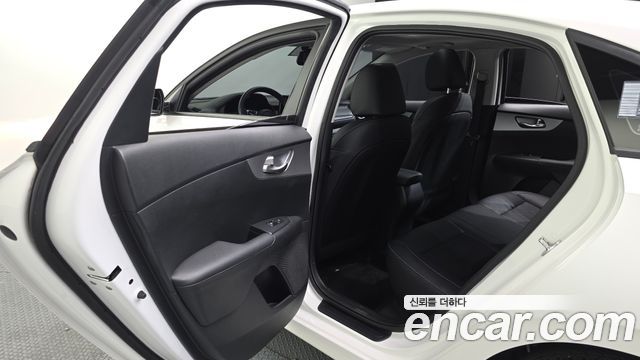 Kia K3 2022 — photo 16