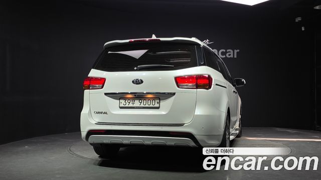 Kia Canival 2018 — photo 4