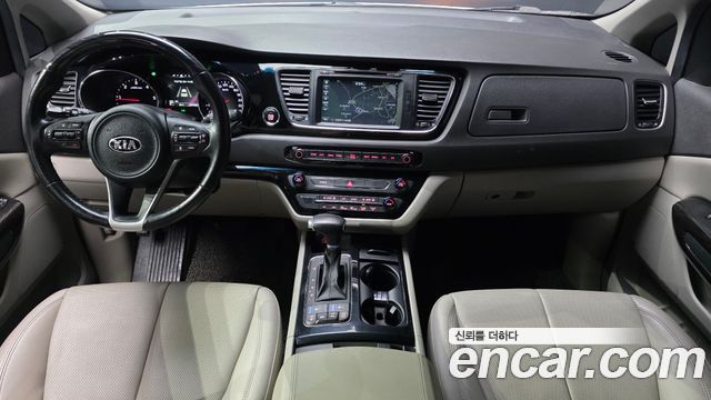 Kia Canival 2018 — photo 10