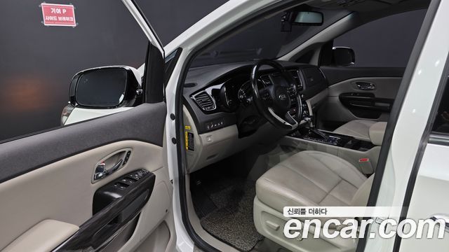 Kia Canival 2018 — photo 13