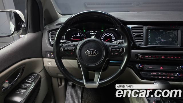 Kia Canival 2018 — photo 19