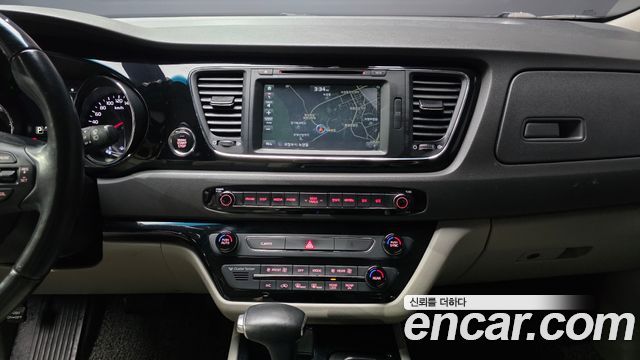 Kia Canival 2018 — photo 20