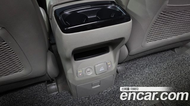 Kia Canival 2018 — photo 24