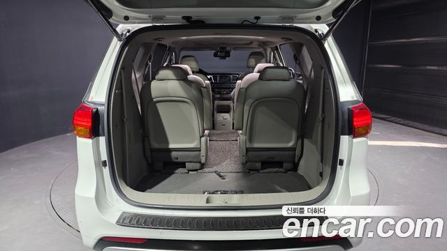 Kia Canival 2018 — photo 26