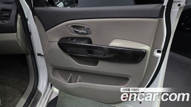Kia Canival 2018 — photo 15
