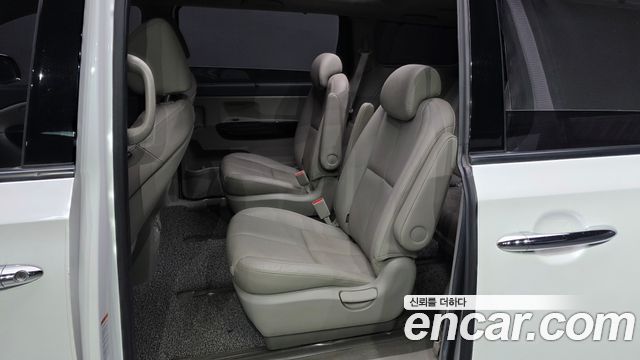Kia Canival 2018 — photo 16