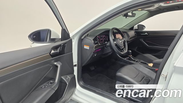 Volkswagen Jetta 2021 — photo 13
