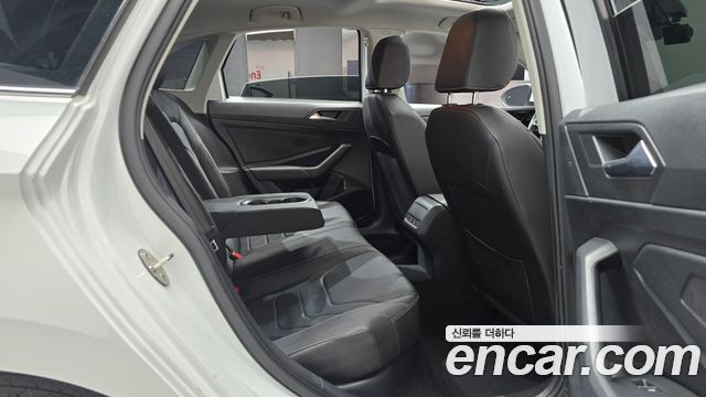 Volkswagen Jetta 2021 — photo 17