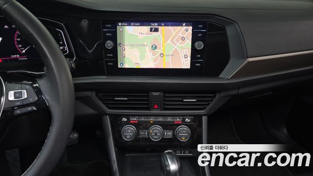Volkswagen Jetta 2021 — photo 19