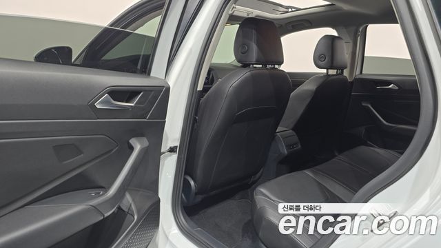 Volkswagen Jetta 2021 — photo 29