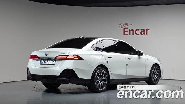 BMW 5-Series 2025 — photo 2