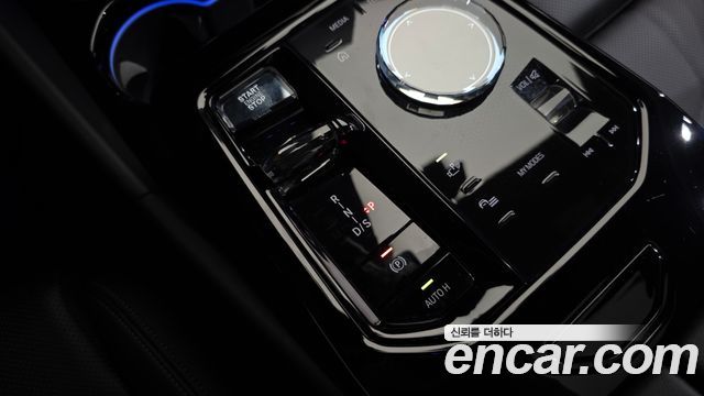 BMW 5-Series 2025 — photo 12