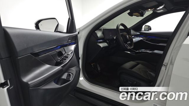 BMW 5-Series 2025 — photo 13