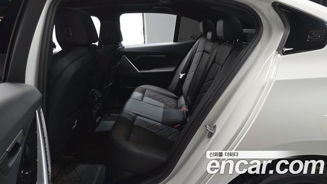 BMW 5-Series 2025 — photo 17