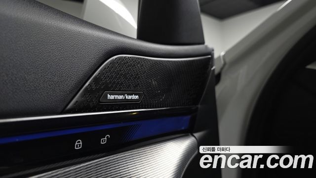 BMW 5-Series 2025 — photo 25