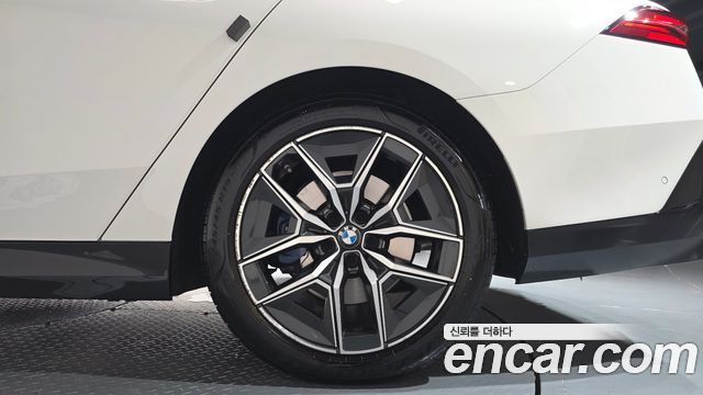 BMW 5-Series 2025 — photo 7