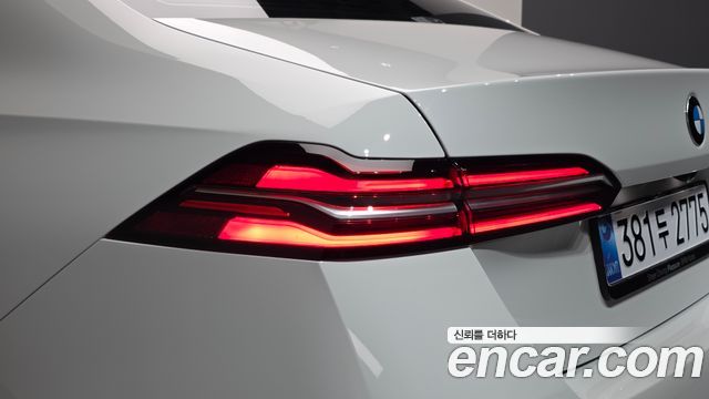BMW 5-Series 2025 — photo 9
