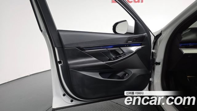 BMW 5-Series 2025 — photo 14
