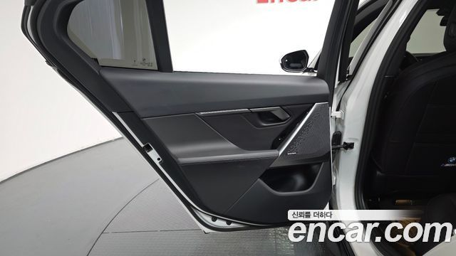 BMW 5-Series 2025 — photo 15