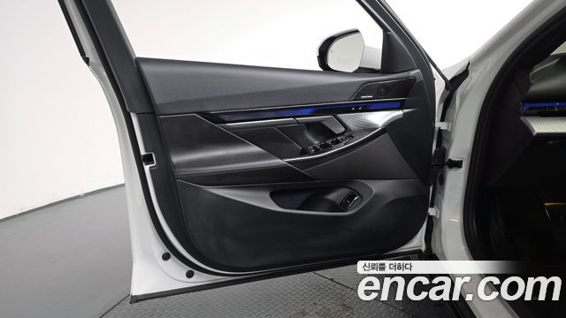 BMW 5-Series 2025 — photo 31