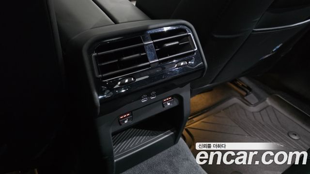 BMW 5-Series 2025 — photo 33