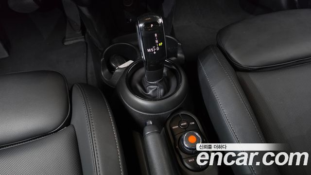 Mini Cooper 2020 — photo 9