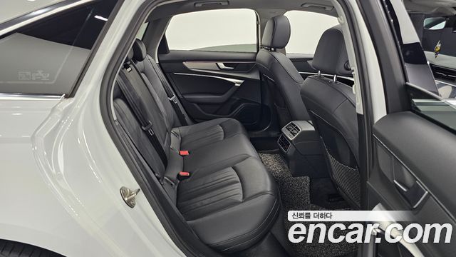 Audi A6 2021 — photo 16