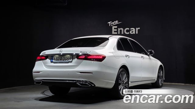 Mercedes-Benz E-Class 2023 — photo 2