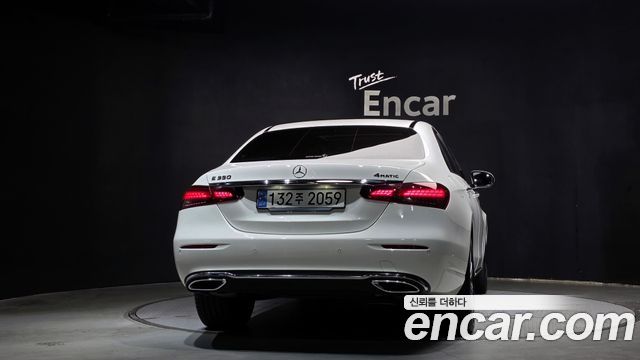 Mercedes-Benz E-Class 2023 — photo 4