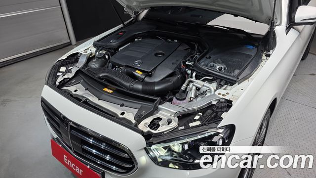 Mercedes-Benz E-Class 2023 — photo 6