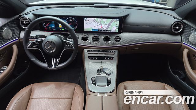 Mercedes-Benz E-Class 2023 — photo 10