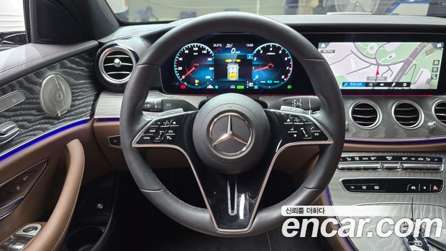 Mercedes-Benz E-Class 2023 — photo 18