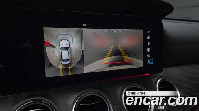 Mercedes-Benz E-Class 2023 — photo 19