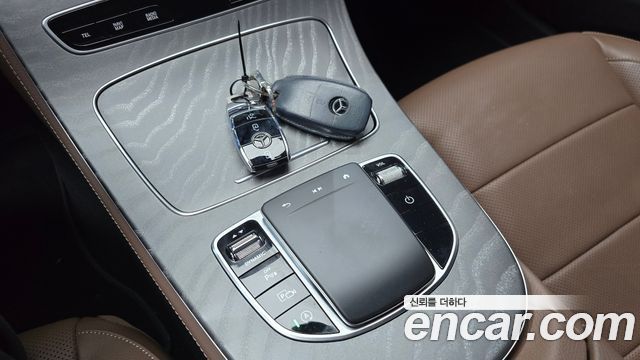 Mercedes-Benz E-Class 2023 — photo 24