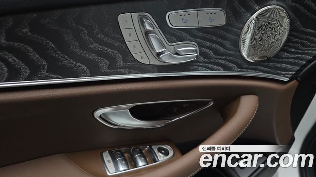Mercedes-Benz E-Class 2023 — photo 25