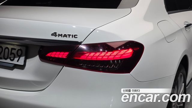 Mercedes-Benz E-Class 2023 — photo 9