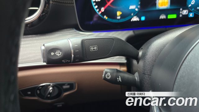 Mercedes-Benz E-Class 2023 — photo 27