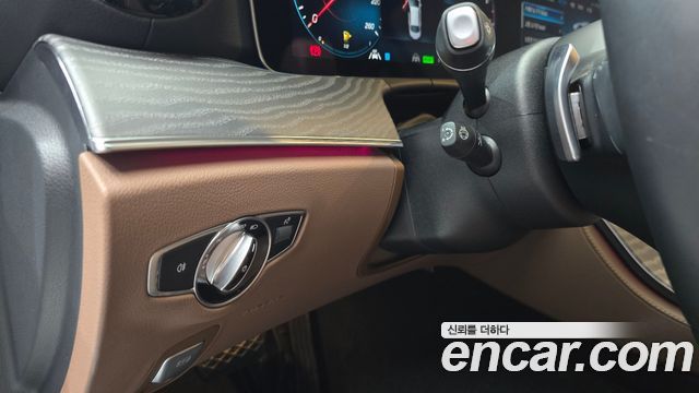 Mercedes-Benz E-Class 2023 — photo 28