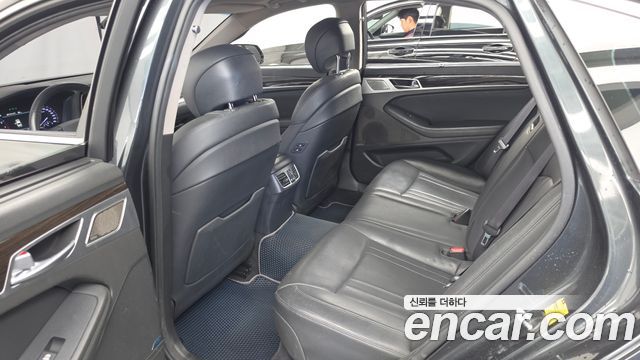 Genesis G80 2018 — photo 18