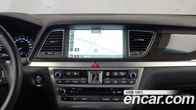 Genesis G80 2018 — photo 20