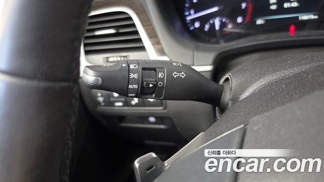 Genesis G80 2018 — photo 28