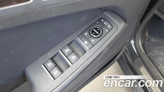 Genesis G80 2018 — photo 30